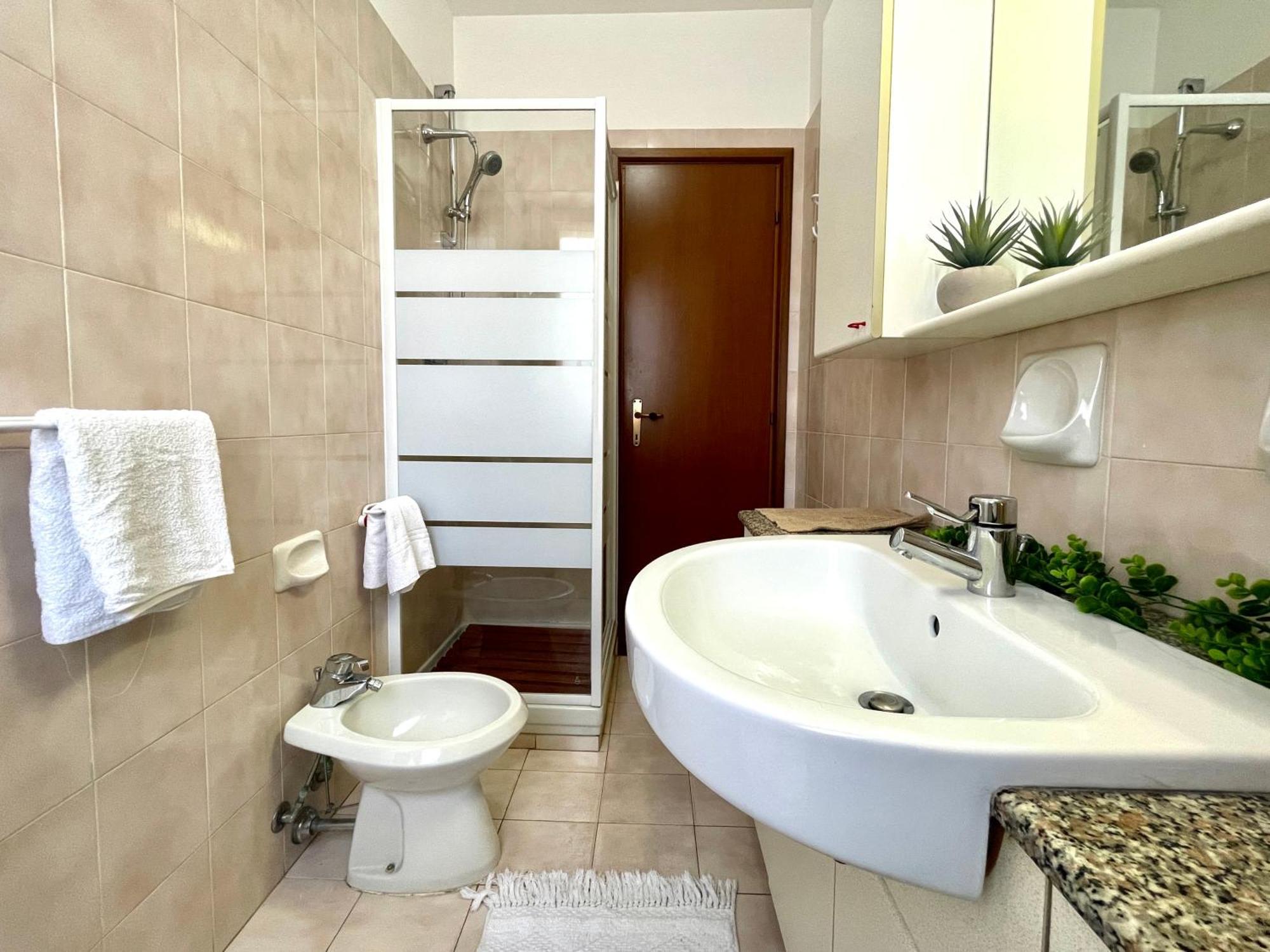 2 Locali A 600 Mt Dal Mare - Free Parking Apartment Ceriale Luaran gambar